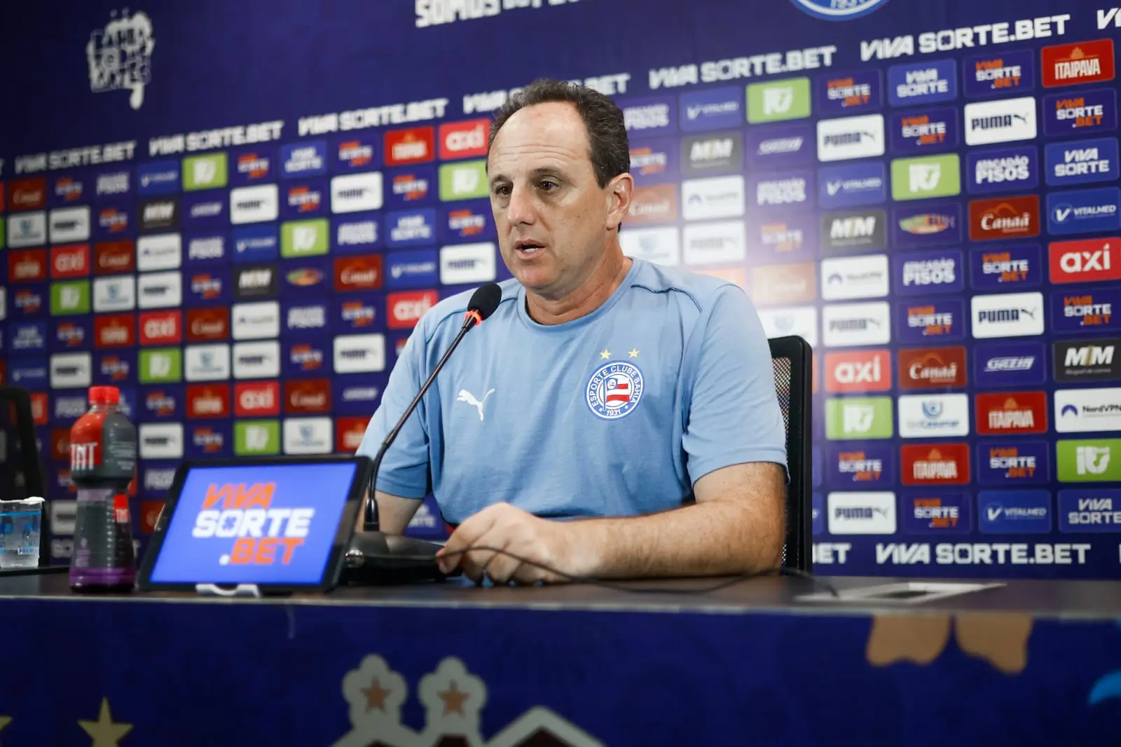 Treinador do Bahia, Rogério Ceni participa de entrevista coletiva