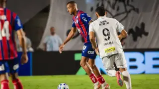 Ademir e Soares Bahia x Santos na Vila Belmiro em 2025