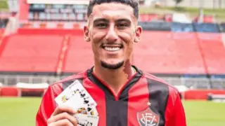 Baralhas retorna ao time para reforçar o Vitória