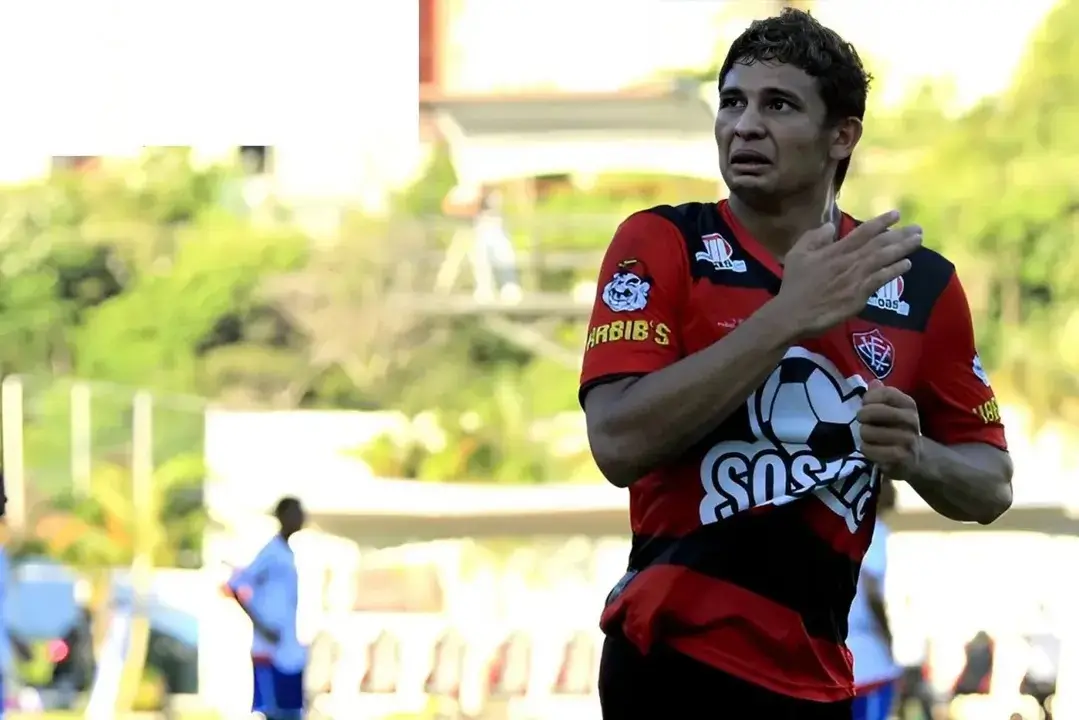 Elkeson no Vitória antes de ir para a China