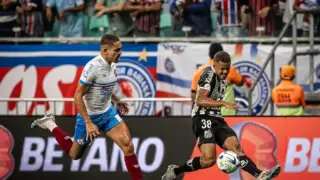 Gilberto e Kevyson Bahia e Santos em 2023 na Arena Fonte Nova