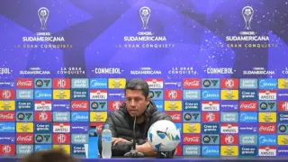 Thiago Carpini em coletiva de imprensa após jogo da Copa Sul-Americana contra Defensa y Justicia na Argentina