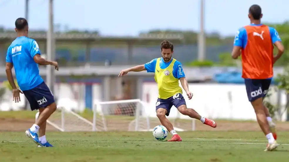 Everton Ribeiro em treino no Bahia
