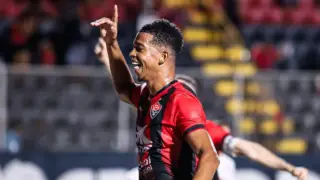 atacante carlinhos