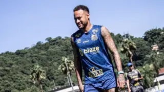 Neymar durante treino no CT Rei Pelé