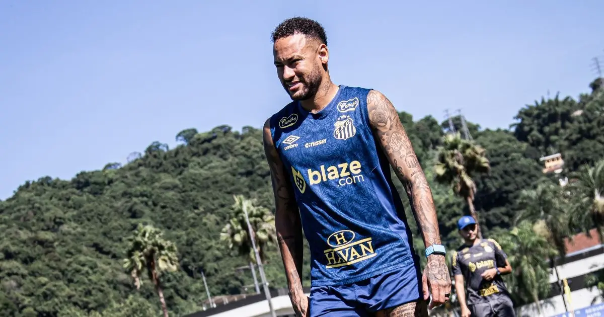 Neymar durante treino no CT Rei Pelé