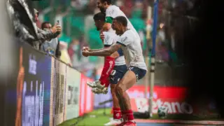 Cauly comemora gol