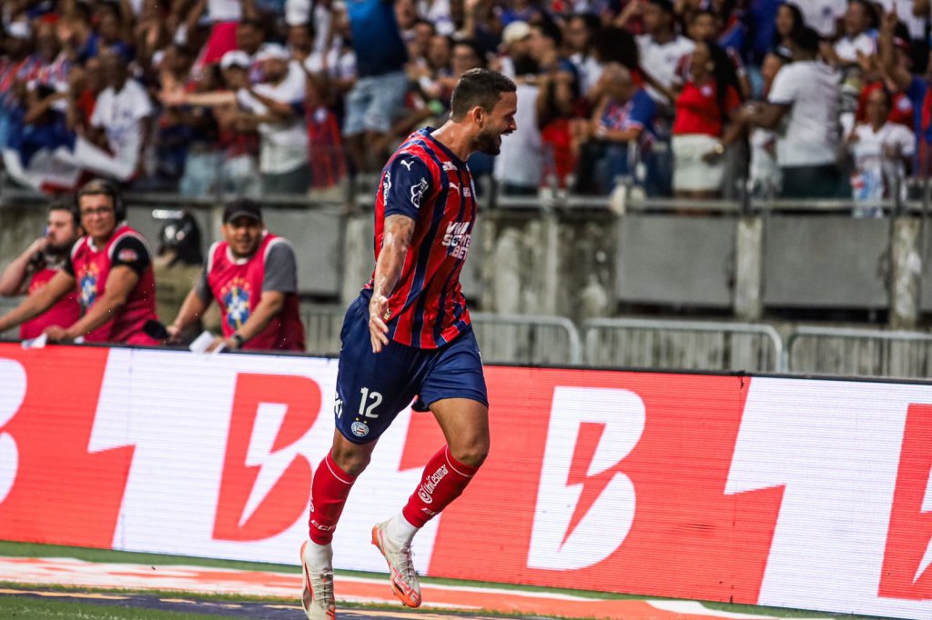 Willian José comemorando gol do Bahia