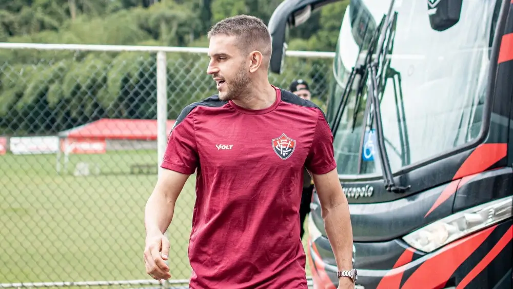 uvini deixa o vitória