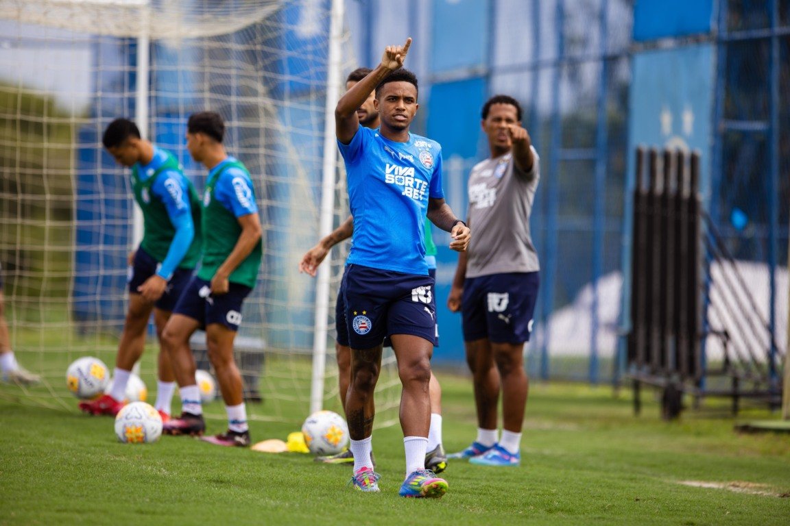 jogadores do Bahia treinando