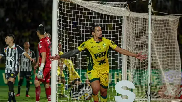 Chico da Costa comemora gol do Mirassol contra o Santos