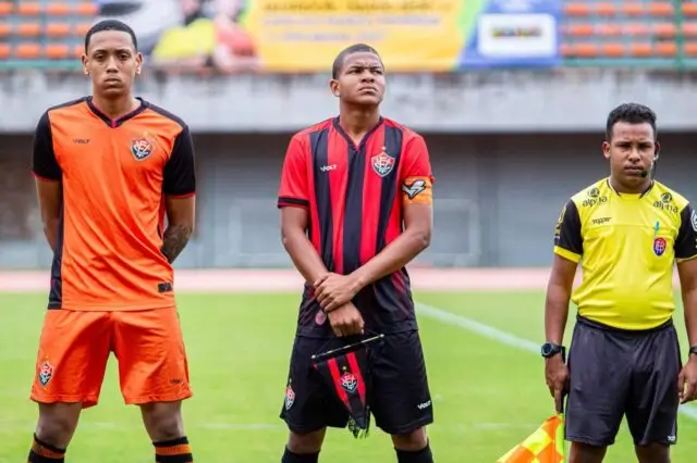 base do vitória Luiz Guilherme Geovane