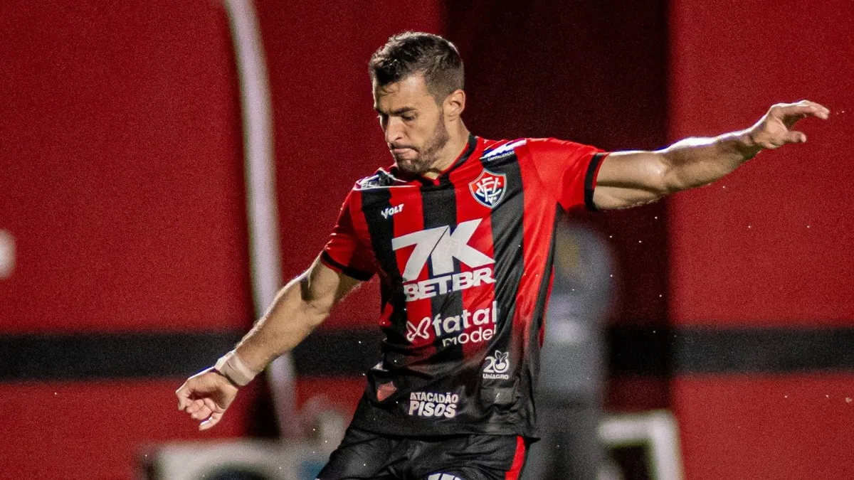 Raúl Cáceres pelo Vitória