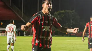 Lucas Halter comemora gol