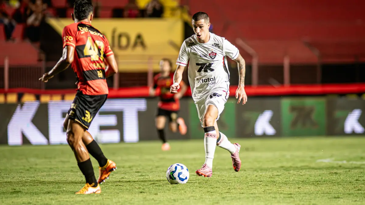VItória bate Sport e segue vivo na luta contra o rebaixamento