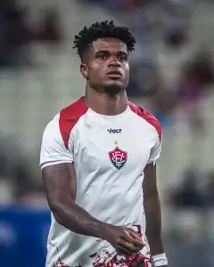 Vitória estende empréstimo de Jamerson e projeta retorno do lateral
