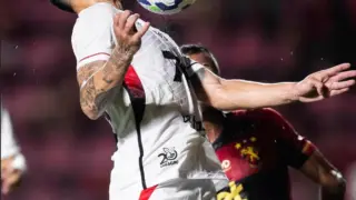 Vitória confirma renovação de Baralhas até o fim de 2028