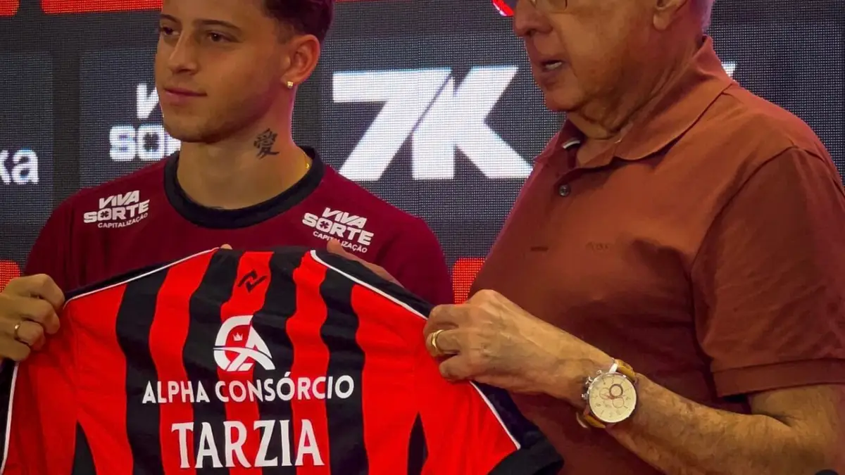 Diego Tarzia é apresentado no Barradão e destaca a força da torcida do Vitória