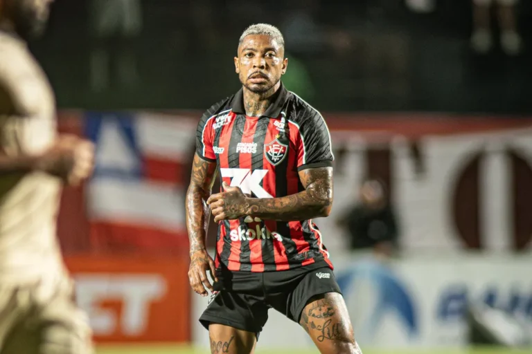 Marinho em campo pelo Vitória