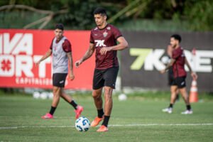 Camutanga em treino pelo Vitória