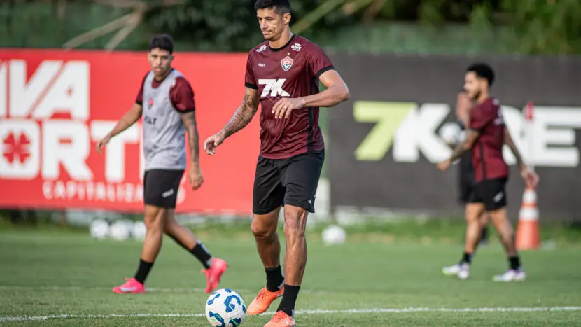 Camutanga em treino pelo Vitória