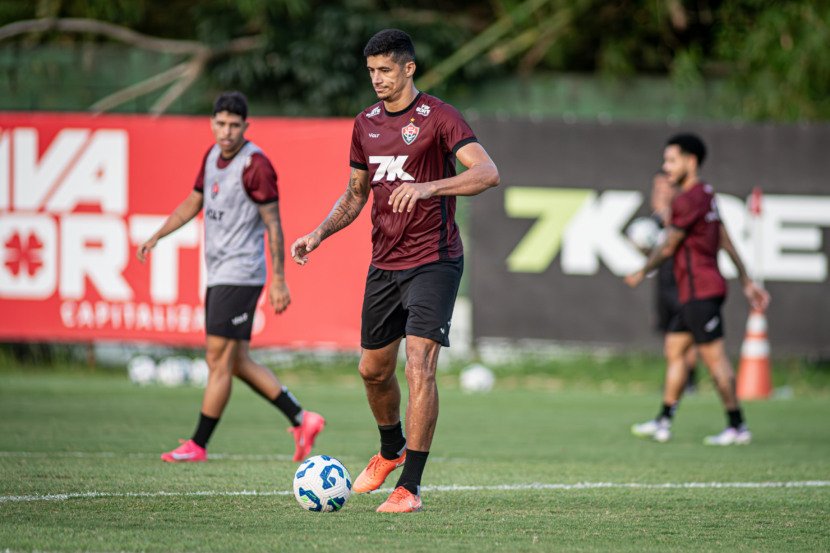 Camutanga em treino pelo Vitória
