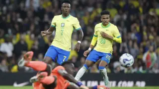 estêvão em campo com Vini Jr.