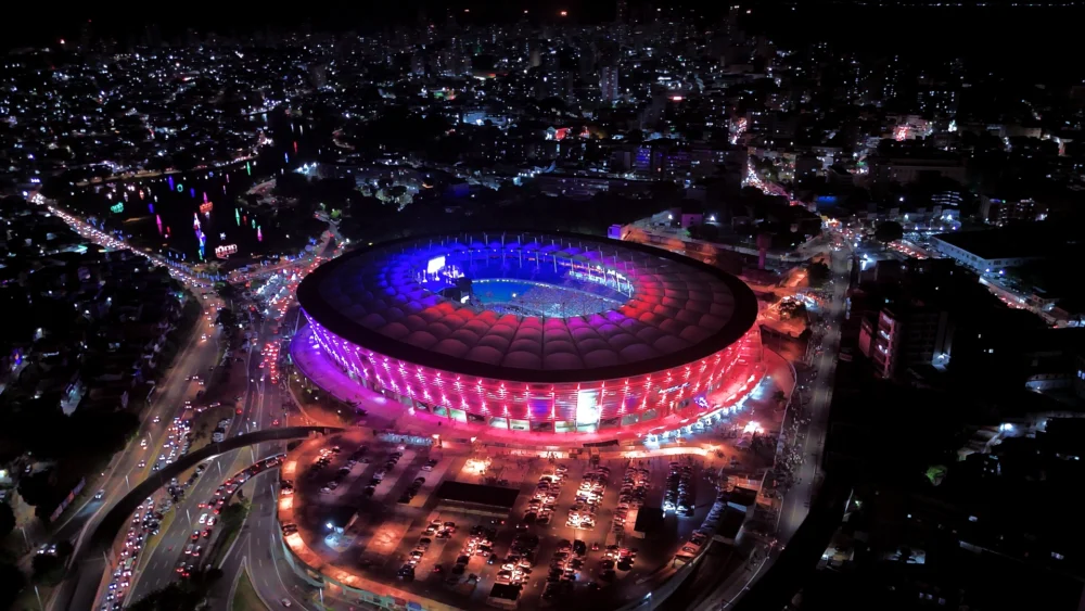 Arena Fonte Nova vista de cima com iluminação cênica