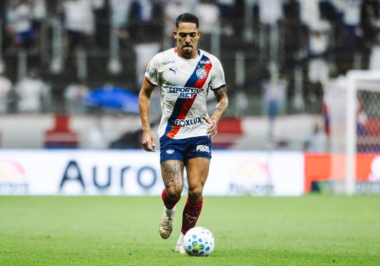 gilberto jogando pelo Bahia