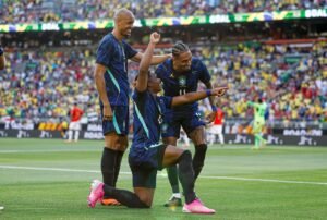 Endrick, Raphinha e Igor Thiago comemoram gol de Endrick no amistoso Brasil x Egito