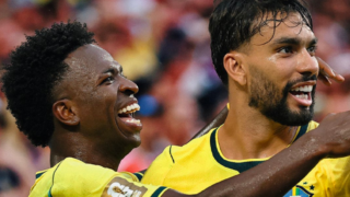 Vini Jr e Lucas Paquetá coemorando gol na partida Escócia x Brasil na Copa do Mundo 2026