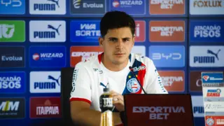 Coletiva de apresentação do zagueiro Marco Moreno