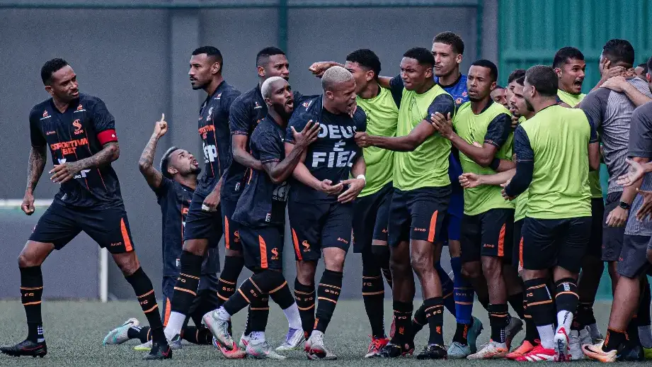 atletas do SSA Futebol Clube (SSA FC) comemorando vitória e acesso a elite do Campeonato Baiano