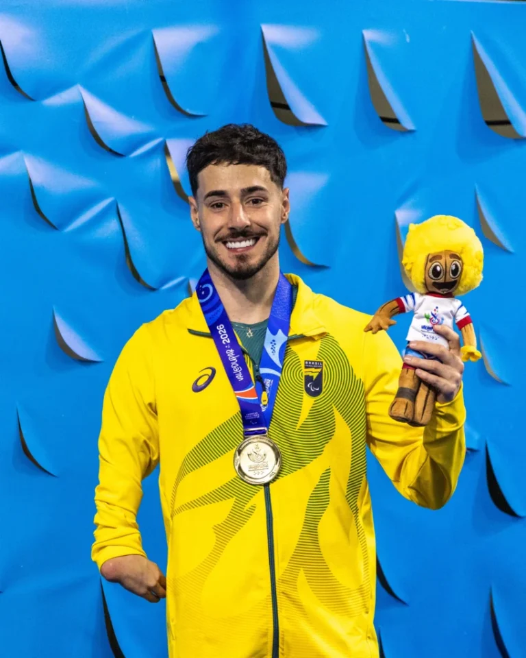 Lucas Mozela, no pódio, em Valledupar