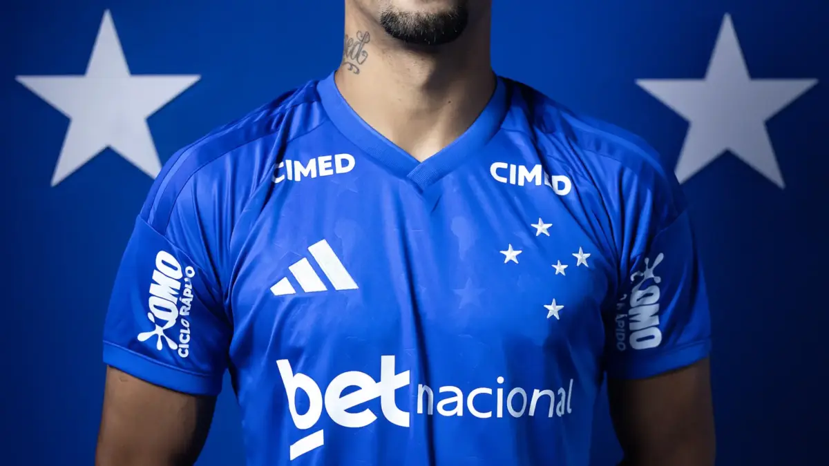 Lucho Rodriguez com a camisa do Cruzeiro