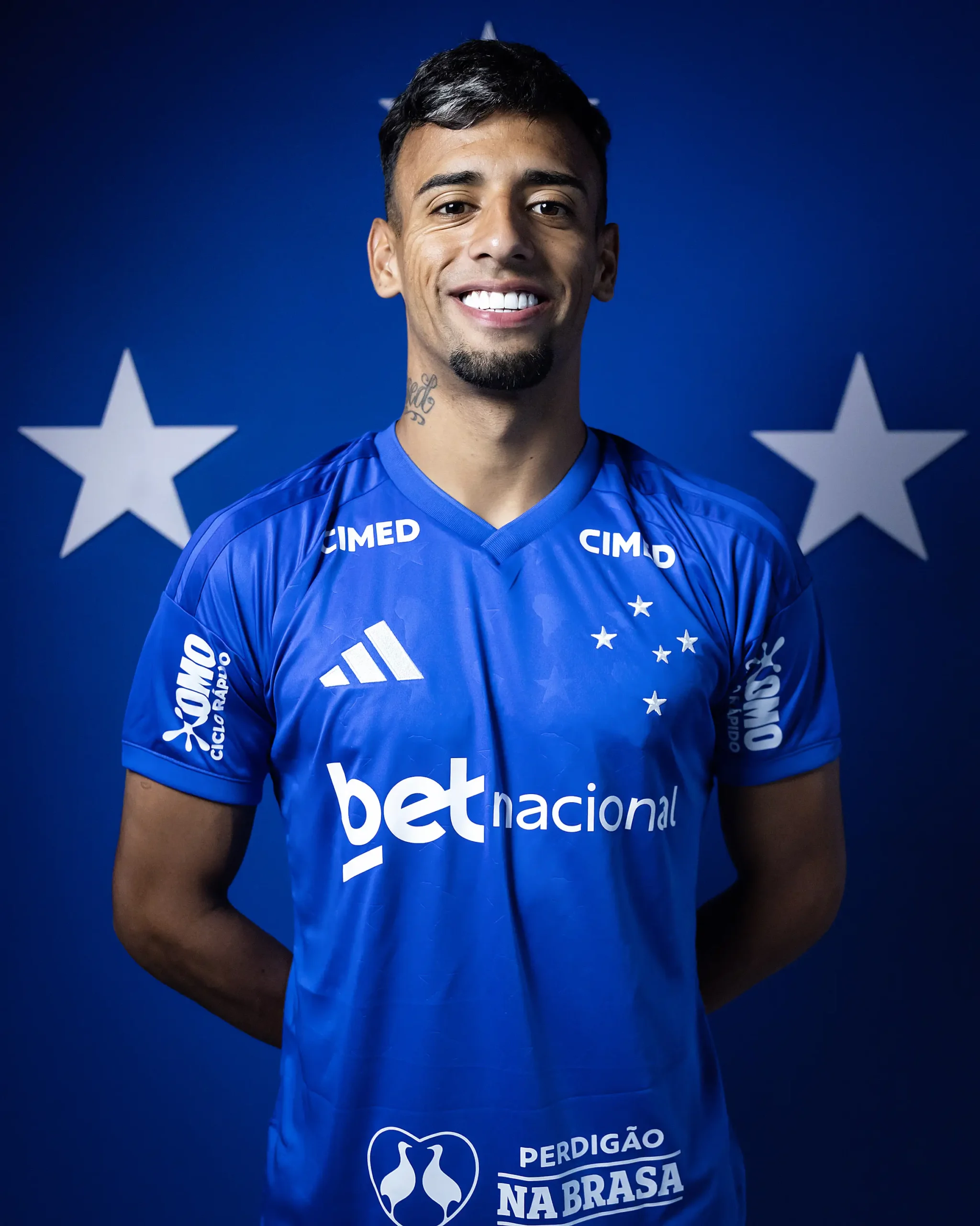 Lucho Rodriguez com a camisa do Cruzeiro
