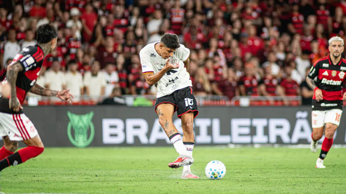 Zé Vitor no jogo Flamengo x Vitória pelo Brasileirão 2026