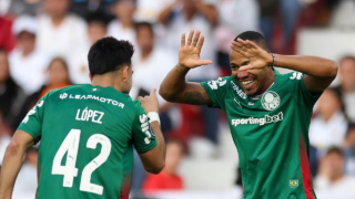O jogador Marlon Freitas, da SE Palmeiras, comemora seu gol contra a equipe da Liga Desportiva Universitaria, durante partida válida pelas quartas de final, volta, da Conmebol Libertadores, no Estádio Rodrigo Paz Delgado. (Foto: Cesar Greco/Palmeiras/by Canon)