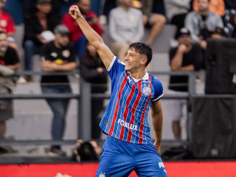 Alejo Véliz comemorando gol do Bahia contra o Bragantino