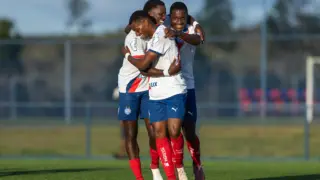 jogadores sub-20 do bahia comemorando gol