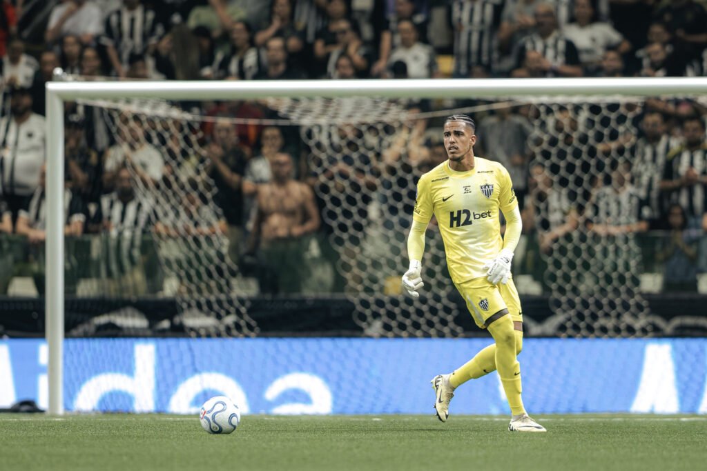 goleiro Gabriel Delfim pelo Atlético-MG