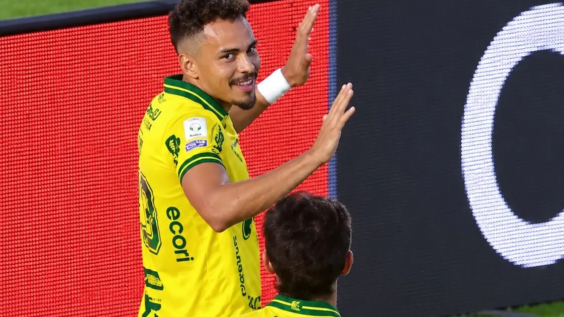 Eduardo comemorando gol pelo Mirassol