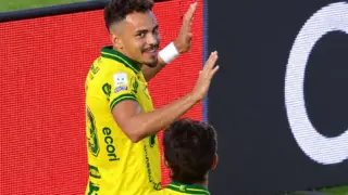 Eduardo comemorando gol pelo Mirassol