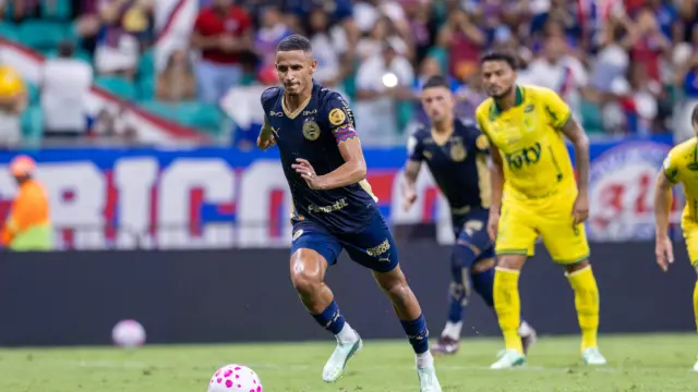 Luciano Juba em cobrança de penalti do bahia