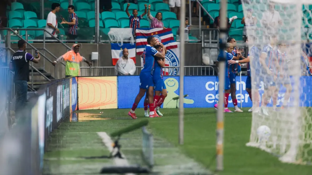 Bahia vence o São Paulo com gol no fim e sobe para a sexta posição do Brasileirão