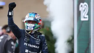 Andrea Kimi Antonelli pilotando carro da Mercedes em corrida de Fórmula 1.