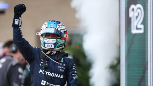 Andrea Kimi Antonelli pilotando carro da Mercedes em corrida de Fórmula 1.