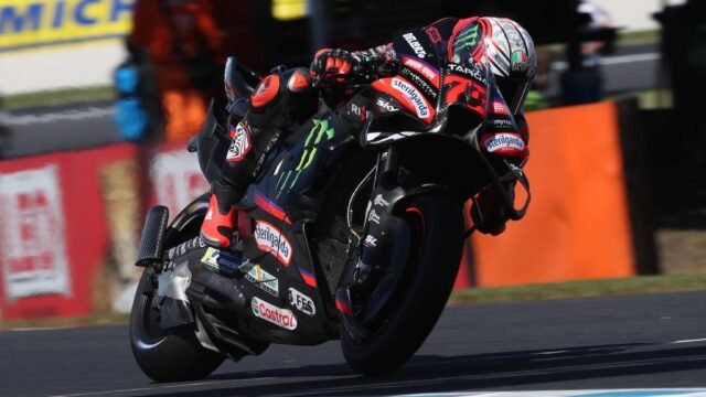 Marco Bezzecchi em sua moto Aprilia durante o treino livre do GP da Austrália de MotoGP