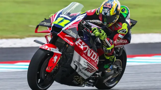 Diogo Moreira pilotando sua moto LCR Honda durante os treinos livres do GP da Malásia de MotoGP em Sepang.