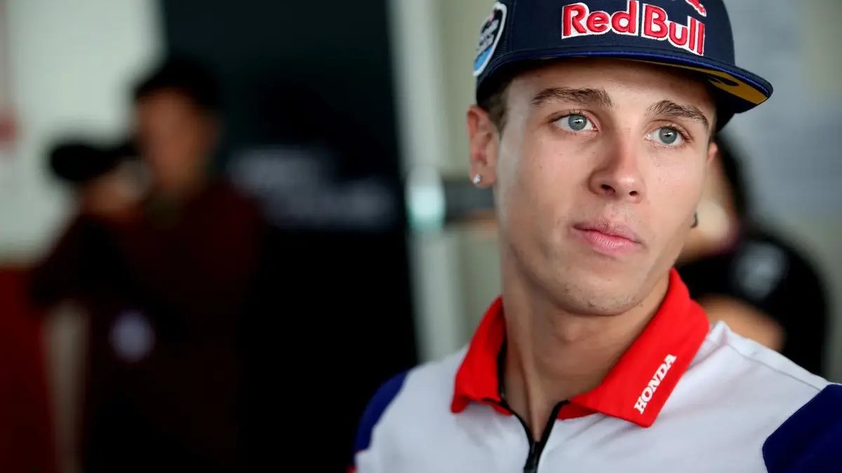 Diogo Moreira em sua moto durante uma corrida de MotoGP